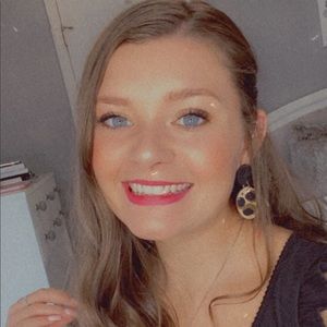 Meet your Posher, Raegan